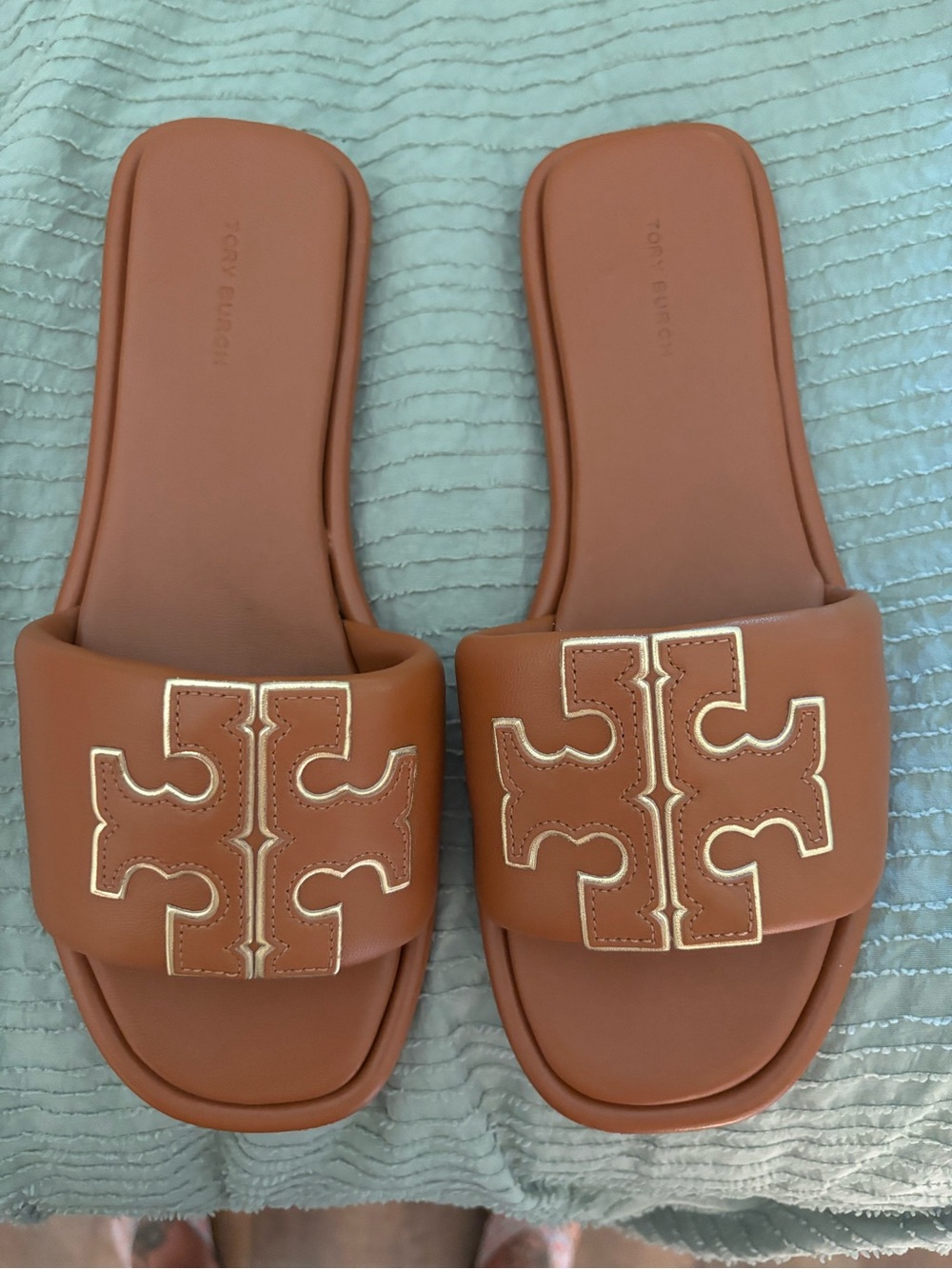 Footwear (Slides) - No Exact Match in Subcategory List - Picture 2 of 4